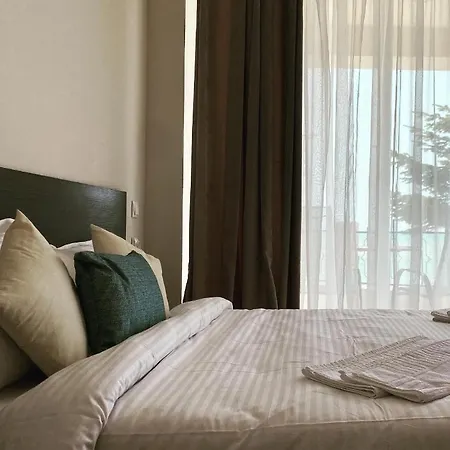 Lemon בית הארחה 3*