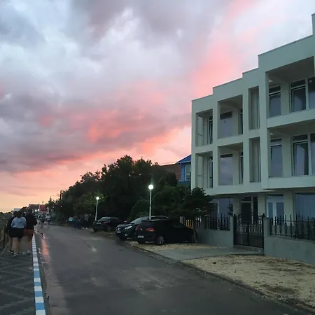 בית הארחה Lemon קוסטינסטי